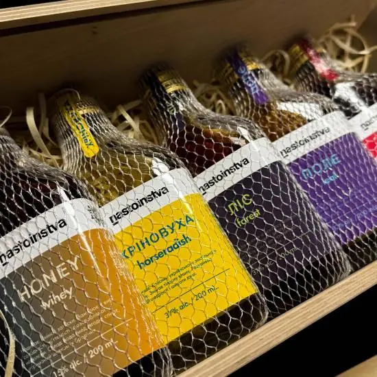 Подарочный набор украинских настоек L: алкогольный подарок для сильных мужчин
