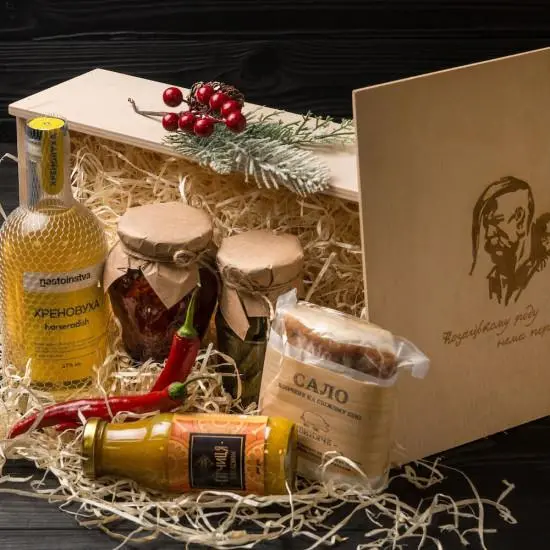 Gift set "Ukrainian delicacies L": liqueur, smoked meats, preserves in a wooden box