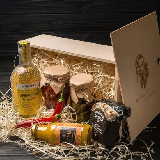 Gift set "Ukrainian delicacies L": liqueur, smoked meats, preserves in a wooden box